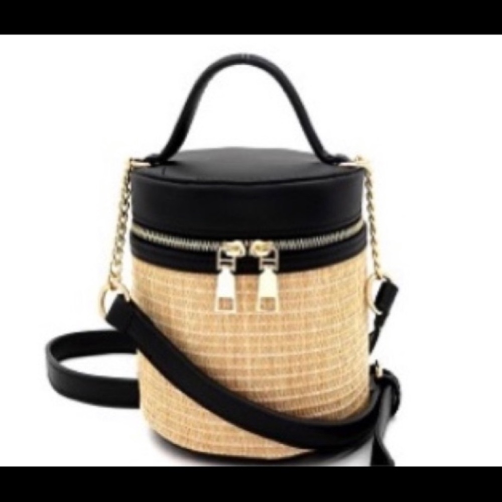 Women’s Barrel shaped Straw Shoulder bag